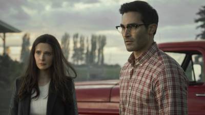 'Superman & Lois': Tyler Hoechlin and Bitsie Tulloch React to Premiere's Surprise Reveal (Exclusive) - www.etonline.com