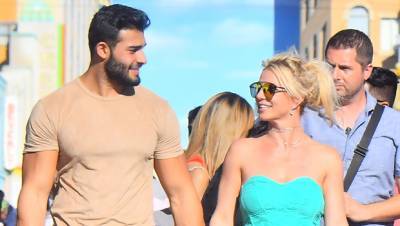 Britney Spears Cuddles With BF Sam Asghari In Cute Throwback Pics From Maui Vacation - hollywoodlife.com