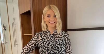 Holly Willoughby shows off long legs in £5.99 Zara trousers on This Morning - copy her chic look here - www.ok.co.uk