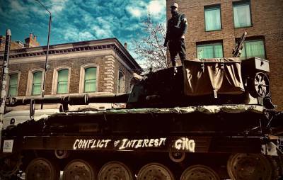 Mogwai get support from Elijah Wood as Ghetts drives tank through London in battle for number one album - www.nme.com - Britain