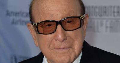 Clive Davis diagnosed with Bell's palsy - www.msn.com