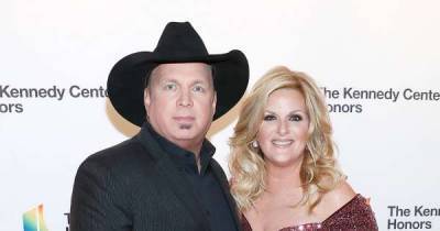 Garth Brooks reveals wife Trisha Yearwood tested positive for COVID-19 - www.msn.com - Tennessee