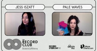 Pale Waves celebrate Number 1 Independent album Who Am I? on The Record Club: 'Our fans are literally the best' - www.officialcharts.com