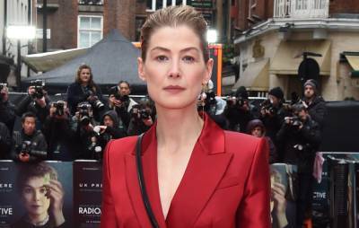 Rosamund Pike calls out body alterations on movie posters - www.nme.com - Britain