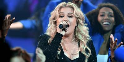Kelly Clarkson Has Written 'Like 60 Songs' Amid Divorce - www.justjared.com - USA