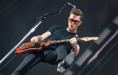 Royal Blood’s Mike Kerr celebrates two years of sobriety: “One day at a time” - www.nme.com