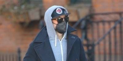 Bradley Cooper Bundles Up for a Chilly Stroll in NYC - www.justjared.com - New York - Manhattan