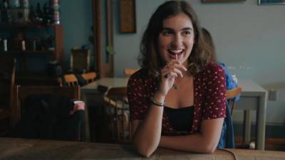 ‘Sophie Jones’ Trailer: A Teen Girl Deals With The Loss Of Her Mom In This Coming-Of-Age Indie Standout - theplaylist.net