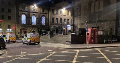Police race to Hunter Square in Edinburgh as area cordoned off - www.dailyrecord.co.uk - Scotland - city Edinburgh