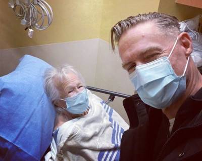 Bryan Adams Sends Thanks To North Vancouver Hospital For ‘Taking Such Good Care Of My Mum’ - etcanada.com - county Bryan