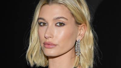 Hailey Bieber's New 'Bronde' Hair Is the Best Way to Avoid Root Regrowth - www.glamour.com