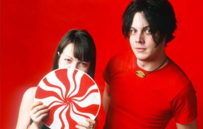 The White Stripes share 2001 ‘Jools Holland’ performance of ‘Hotel Yorba’ - www.nme.com - Britain
