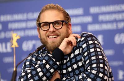 Jonah Hill Sends Important Body Positivity Message To ‘The Kids Who Don’t Take Their Shirt Off At The Pool’ - etcanada.com