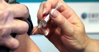 More than two million people in their early 60s are being invited to book a coronavirus jab - www.manchestereveningnews.co.uk