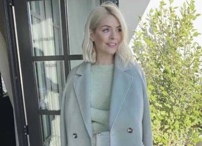 As her legal battle commences Holly Willoughby posts rare snap with daughter - evoke.ie