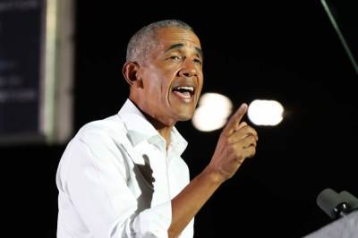 Barack Obama Surprises Book Club Members After Crashing Meeting - etcanada.com - USA