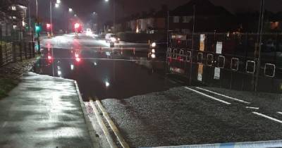 Burst water main floods road in Leigh - police have blocked it off - www.manchestereveningnews.co.uk