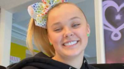 JoJo Siwa Reveals She Has a Girlfriend, Says She Was 'Super Encouraging' In Her Decision to Come Out - www.etonline.com