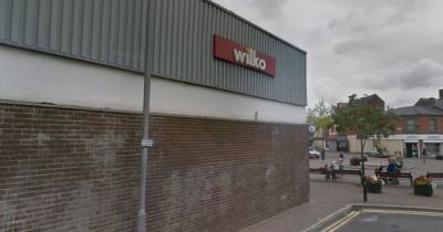 Woman arrested after police officer 'bitten' in Wilko face-mask row - www.manchestereveningnews.co.uk