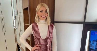 Holly Willoughby shows off her slender figure in pinafore dress on This Morning - get the look for £28 - www.ok.co.uk