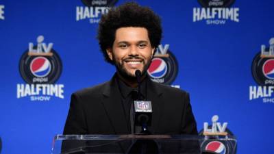 The Weeknd Teases What to Expect From His Super Bowl Halftime Show and How He's Using the Stadium - www.etonline.com