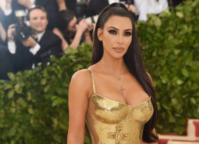 Paris robbers didn’t realise how famous Kim Kardashian was until her phone rang - evoke.ie