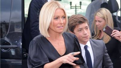 Kelly Ripa Says Son Joaquin Has Lots of College Options After Struggle with Dyslexia and Dysgraphia - www.etonline.com