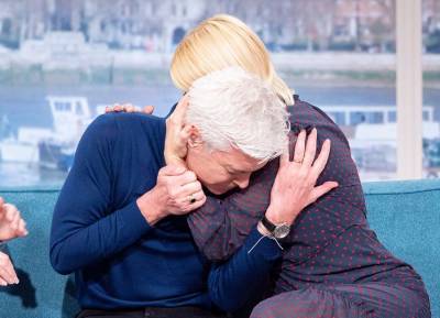 Phillip Schofield details mum’s gas reaction to him coming out one year ago - evoke.ie