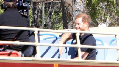 Prince Harry and James Corden All Smiles Filming on Double Decker Bus in LA -- Pic! - www.etonline.com - Los Angeles