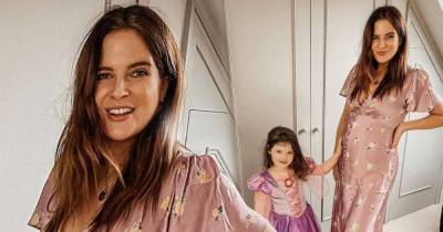 Binky Felstead shows her playful side as she plays dress-up with India - www.msn.com - India