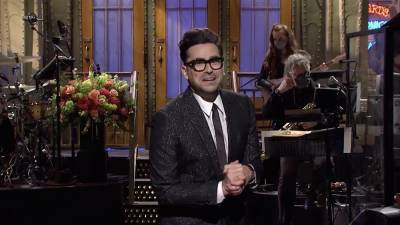 ‘Saturday Night Live’: Dan Levy Spotlights Show’s Covid Safety Protocols During Hosting Debut - deadline.com