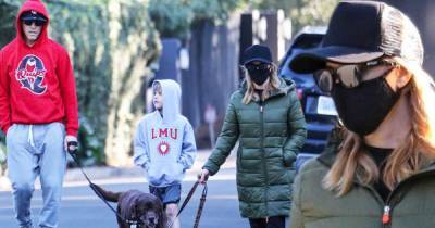 Reese Witherspoon enjoys a walk with her husband Jim Toth in LA - www.msn.com - France - Tennessee