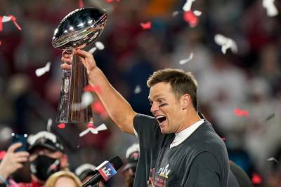 Tom Brady And The Tampa Bay Buccaneers Win Super Bowl LV, Celebs React - etcanada.com - Florida - county Bay - Kansas City