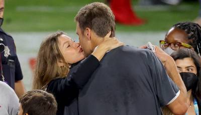 Tom Brady Kisses Wife Gisele Bundchen on Super Bowl Field, Kids Join Them for Celebration - www.justjared.com - Florida