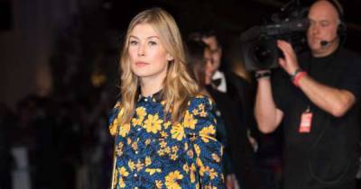 Rosamund Pike wants sons' names to give them independence - www.msn.com