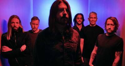 Foo Fighters chasing fifth UK Number 1 album with Medicine at Midnight - www.officialcharts.com - Britain