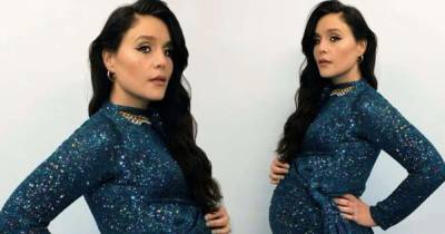 Pregnant Jessie Ware shows off her baby bump in a glittering jade gown - www.msn.com