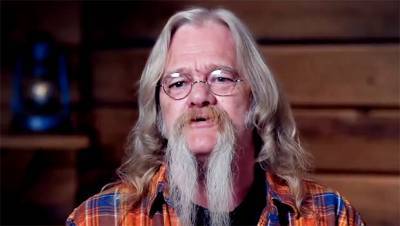 Billy Brown Dead: ‘Alaskan Bush People’ Star Dad Dies At 68 After Suffering A Seizure - hollywoodlife.com