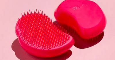 Woman issues warning to people with Tangle Teezers after grim discovery inside her brush - www.ok.co.uk