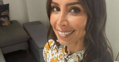 Pregnant Christine Lampard rocks skinny jeans and chunky boots for sweet new pictures - www.msn.com