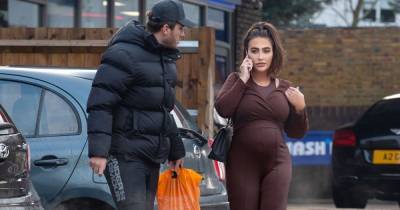 Pregnant Lauren Goodger shows off blossoming baby bump as she braves the cold in stylish brown jumpsuit - www.ok.co.uk