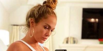 Jennifer Lopez Shows Off Her Fit Physique With a Hot Selfie - www.justjared.com