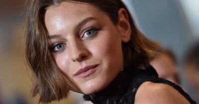 The Crown's Emma Corrin breaks with Golden Globes style tradition – see photo - www.msn.com