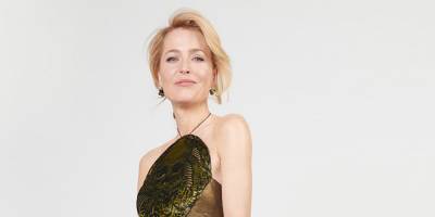The Crown's Gillian Anderson Shines in Gold For Golden Globes 2021 - www.justjared.com