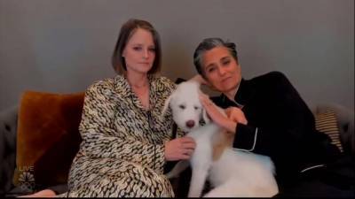 Jodie Foster Accepts Golden Globe Win in Chic Pajamas With Her Wife and Dog - www.etonline.com