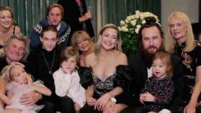 Golden Globes 2021: All the Celebs Whose Families Joined Them - www.etonline.com