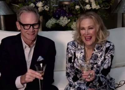 Viewers confused by Catherine O’Hara’s husband during her Globe’s speech - evoke.ie