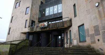 Thug who headbutted child's mother wanted for failing to appear at court - www.manchestereveningnews.co.uk