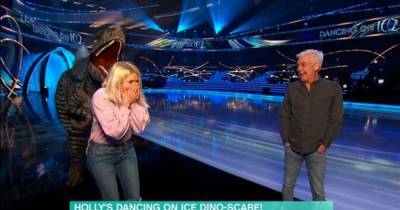 Holly Willoughby in tears and screams as dinosaur creeps up on her in hilarious backstage clip - www.ok.co.uk