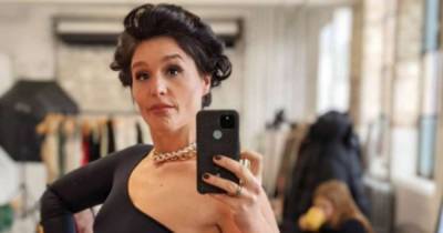 Pregnant Jessie Ware displays her blossoming bump in a black dress - www.msn.com
